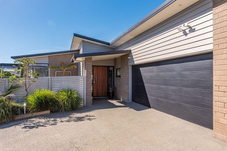 Photo of property in 6 Taranui Way, Paraparaumu Beach, Paraparaumu, 5032