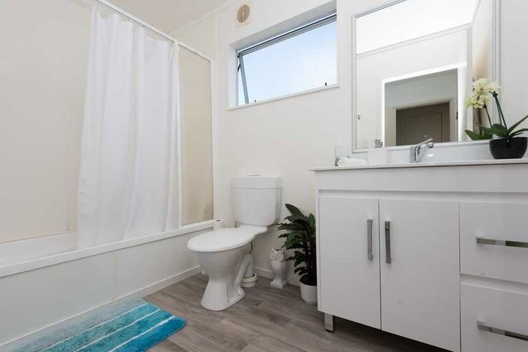 Photo of property in 36 Rimu Street, New Lynn, Auckland, 0600