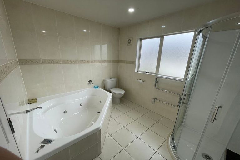 Photo of property in 32 Kaseng Place, East Tamaki Heights, Auckland, 2016