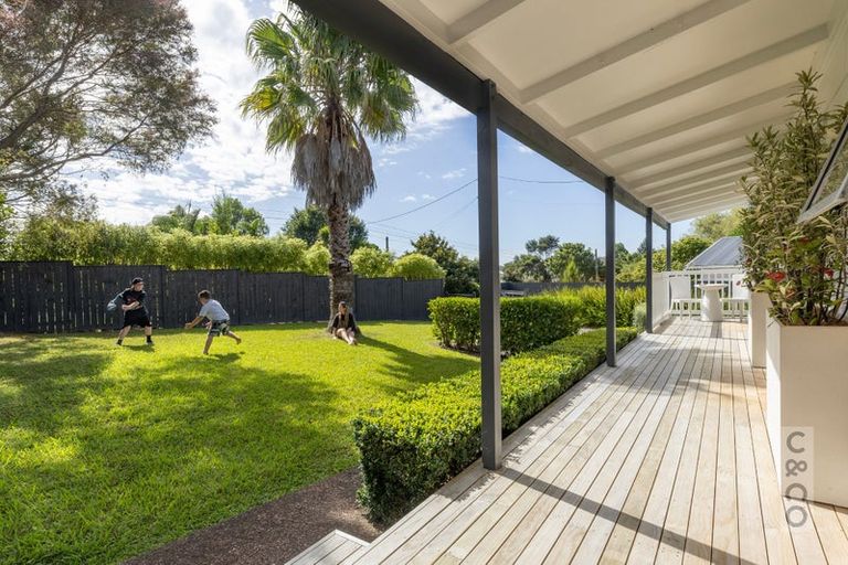 Photo of property in 28 Great North Road, Riverhead, 0820