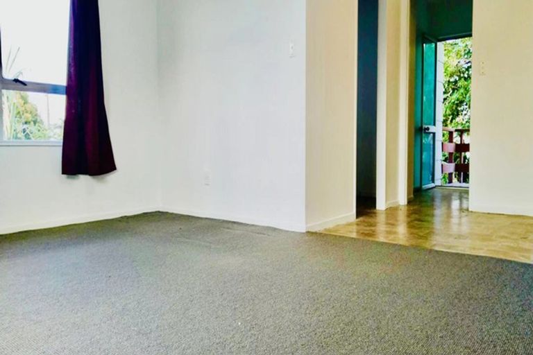 Photo of property in 2/47 Archibald Road, Kelston, Auckland, 0602