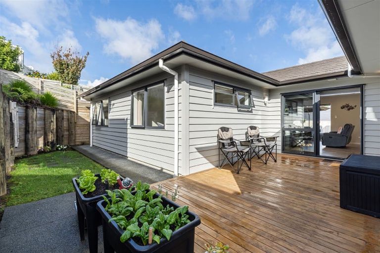 Photo of property in 39 Symes Drive, Red Beach, 0932