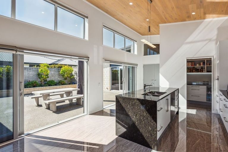 Photo of property in 15 Taranui Way, Paraparaumu Beach, Paraparaumu, 5032