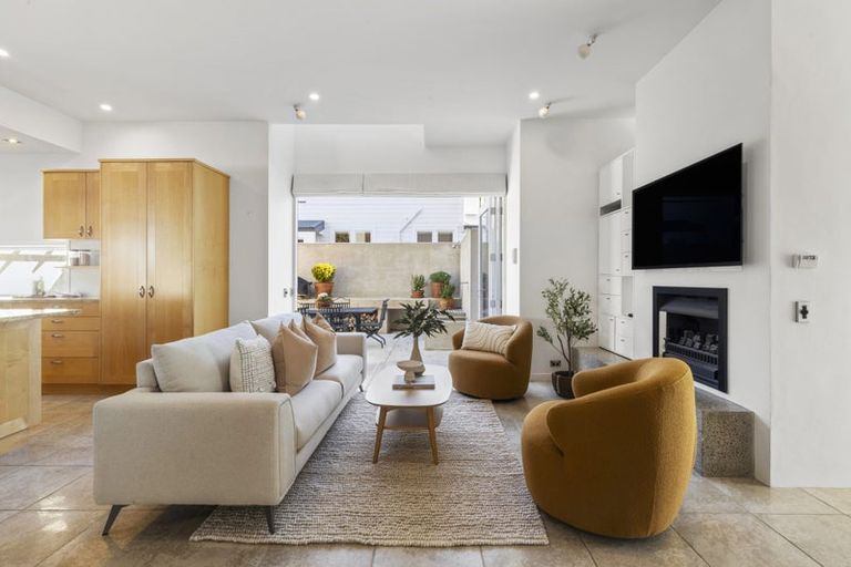 Photo of property in 18 Forres Street, Seatoun, Wellington, 6022