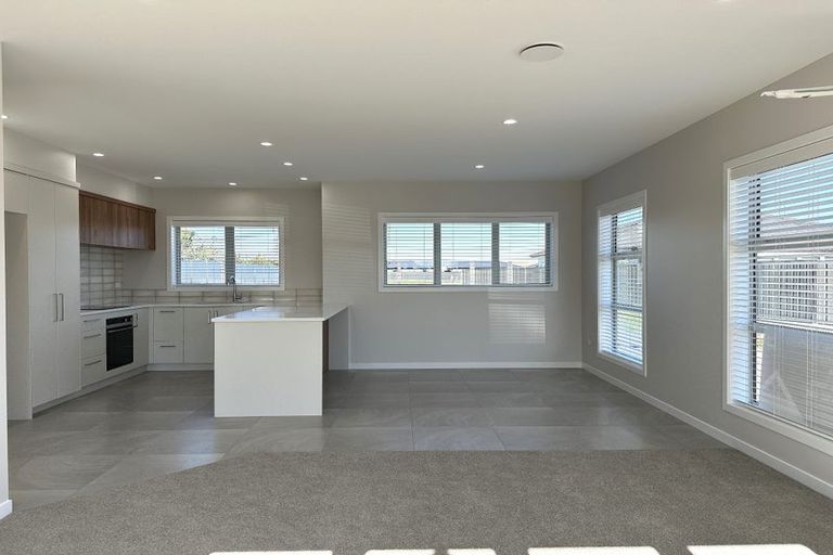 Photo of property in 10 George Yee Place, Taradale, 4112