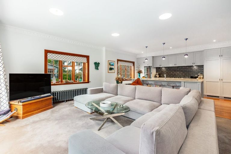 Photo of property in 2 Glen Road, Kelburn, Wellington, 6012