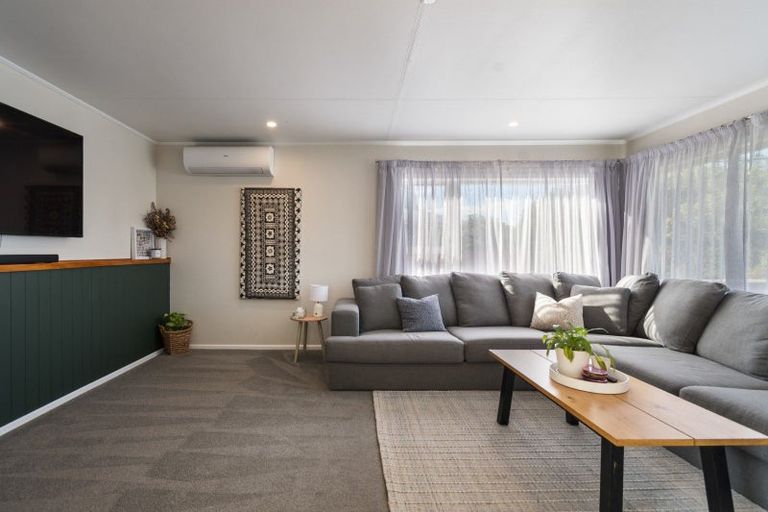 Photo of property in 18 Tararua Terrace, Cloverlea, Palmerston North, 4412