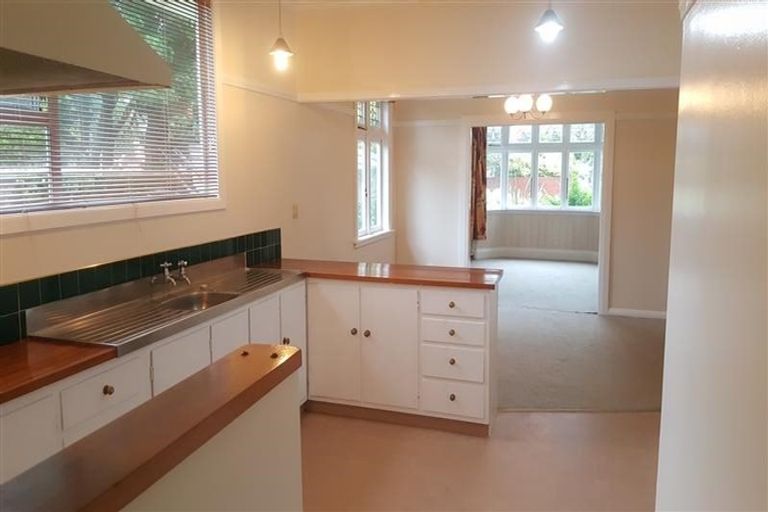 Photo of property in 33 Hardy Street, Waterloo, Lower Hutt, 5011