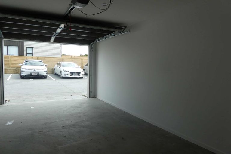 Photo of property in 2/504 Don Buck Road, Massey, Auckland, 0614