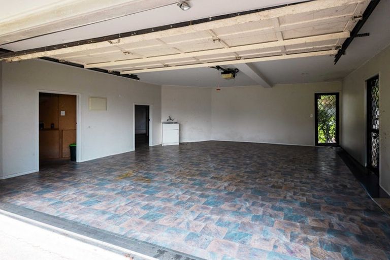 Photo of property in 20 Gillard Place, Eastern Beach, Auckland, 2012