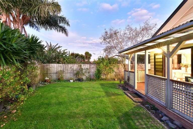 Photo of property in 5a Lillian Place, Orewa, 0931