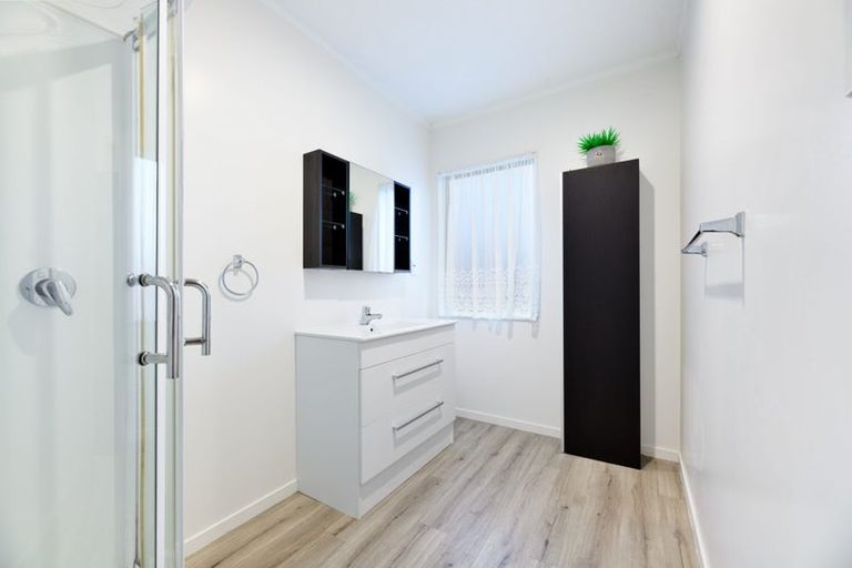 Photo of property in 2/23 Septimus Place, Henderson, Auckland, 0612