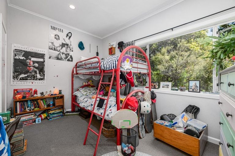 Photo of property in 70 Savoy Road, Glen Eden, Auckland, 0602