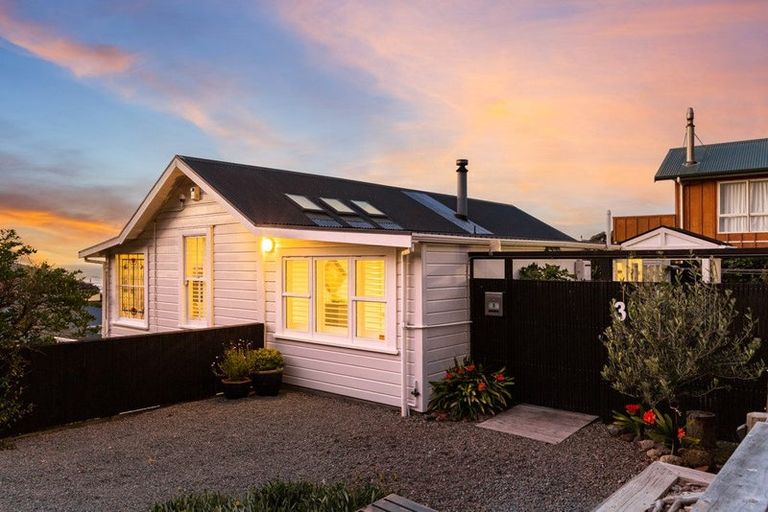 Photo of property in 3 Sand Track, Paekakariki, 5034