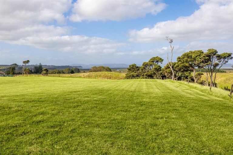 Photo of property in 13 Slater Road, South Head, 0874