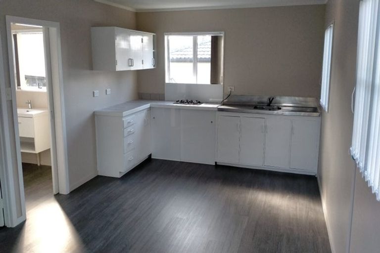 Photo of property in 66 Golf Road, New Lynn, Auckland, 0600