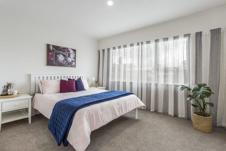 Photo of property in 1/18a Sherwood Avenue, Te Atatu South, Auckland, 0610