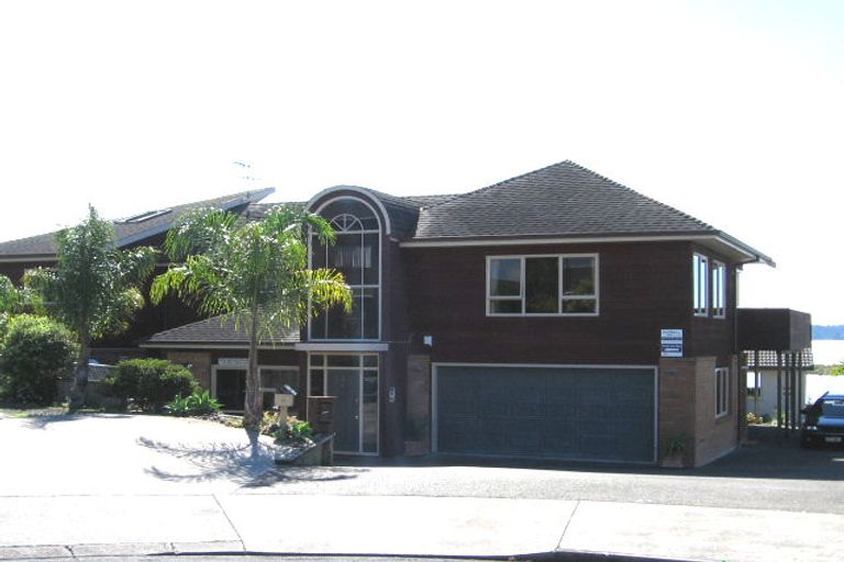 Photo of property in 8 Capstan Court, Te Atatu Peninsula, Auckland, 0610