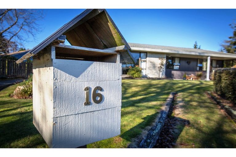 Photo of property in 16 Taiaroa Place, Southbridge, 7602
