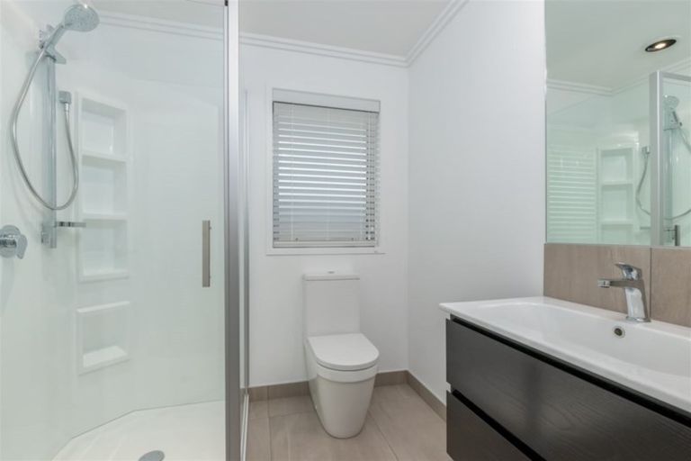 Photo of property in 19 Papa Orchard Drive, Kumeu, 0810