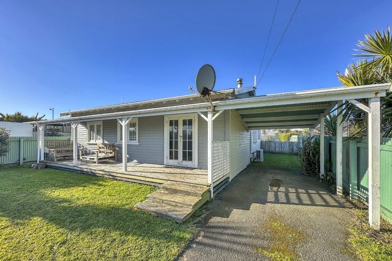 Photo of property in 18 Karaka Street, Castlecliff, Whanganui, 4501