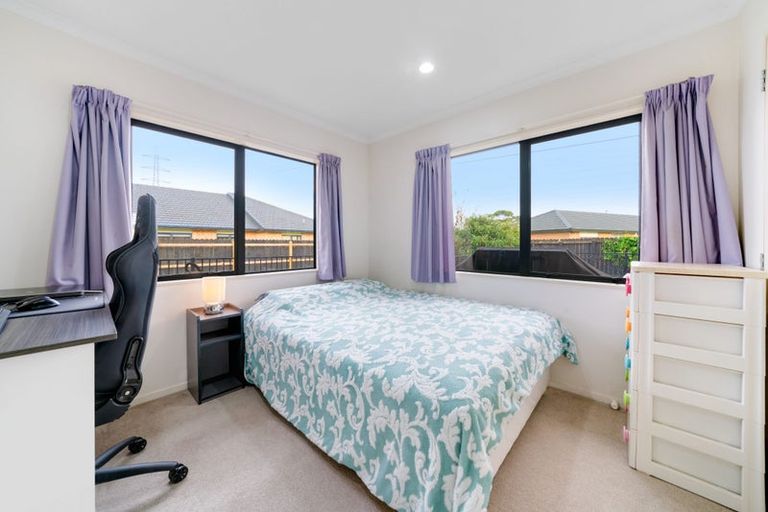 Photo of property in 8 Morewa Place, Takanini, 2112