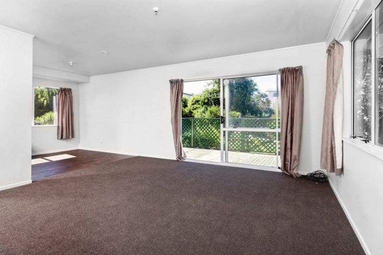 Photo of property in 3/18a Sarona Avenue, Glen Eden, Auckland, 0602