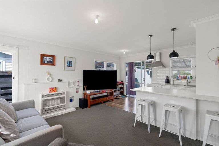 Photo of property in 16 Bledisloe Street, Levin, 5510