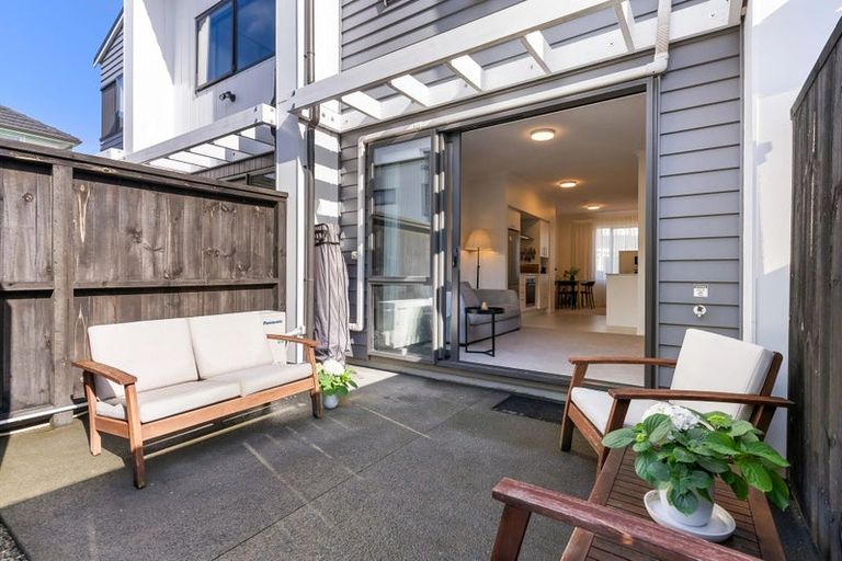 Photo of property in 4 Hononga Lane, Northcote, Auckland, 0627