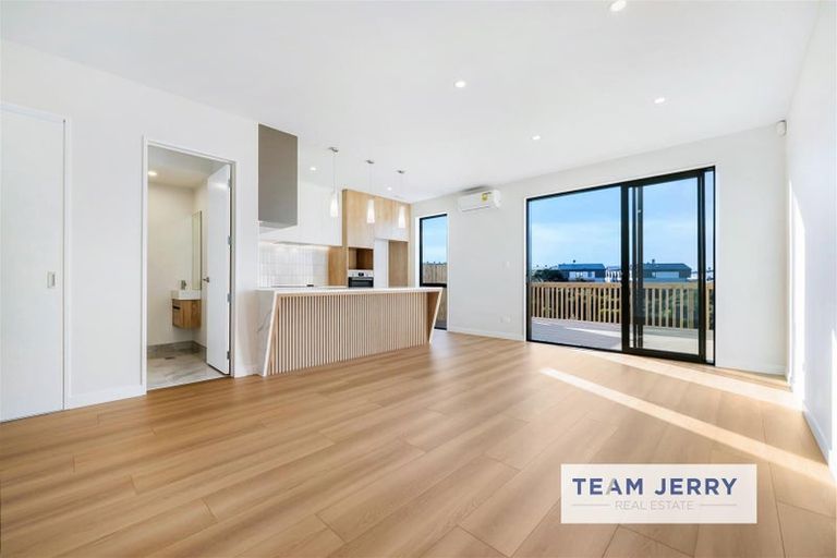 Photo of property in 5 Puihi Crescent, Massey, Auckland, 0614