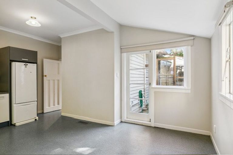 Photo of property in 5 Burrows Avenue, Karori, Wellington, 6012