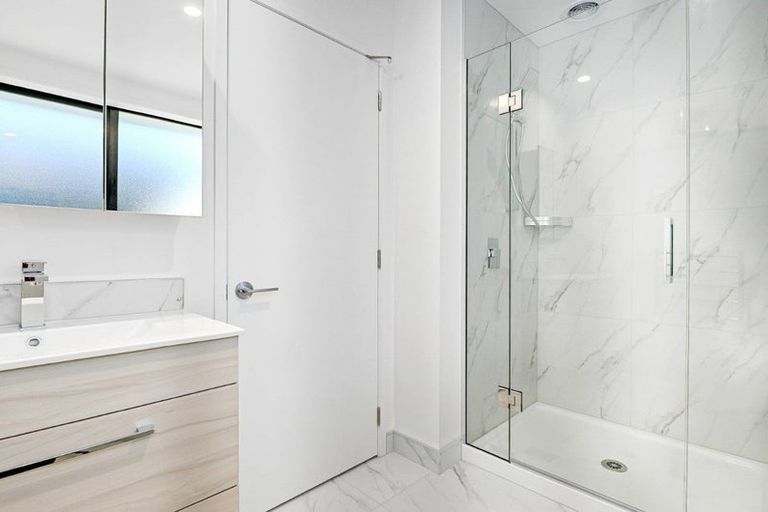 Photo of property in 2/19d Dyers Pass Road, Cashmere, Christchurch, 8022