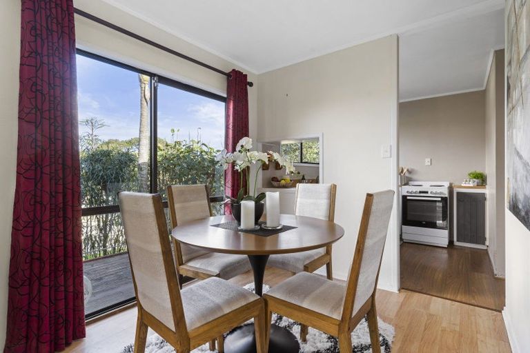 Photo of property in 16 St Catherine Crescent, West Harbour, Auckland, 0618