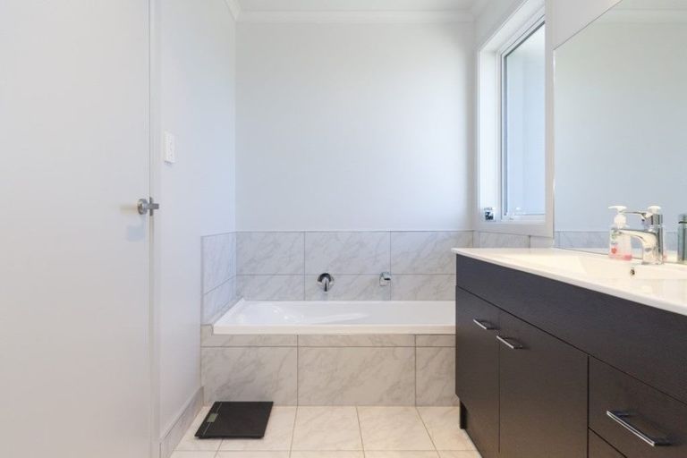 Photo of property in 18b Galea Grove, Kelvin Grove, Palmerston North, 4414