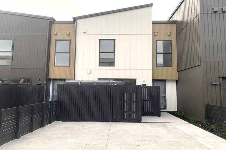 Photo of property in 21 Ringa Matau Road, Hobsonville, Auckland, 0616