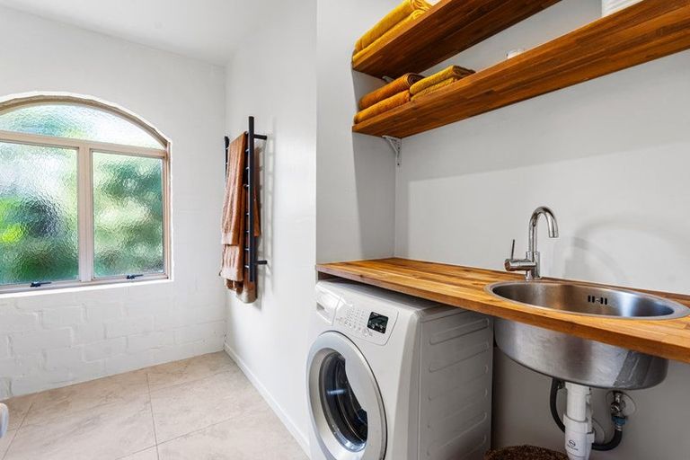 Photo of property in 1358a Whangaparaoa Road, Army Bay, Whangaparaoa, 0930