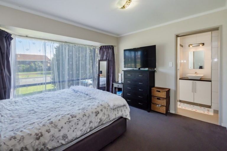 Photo of property in 79 Mazengarb Road, Paraparaumu Beach, Paraparaumu, 5032