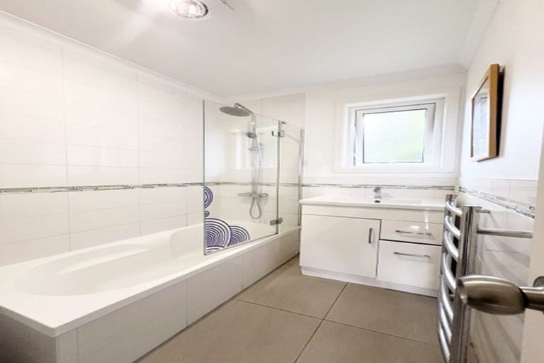 Photo of property in 7 Vera Road, Te Atatu South, Auckland, 0610
