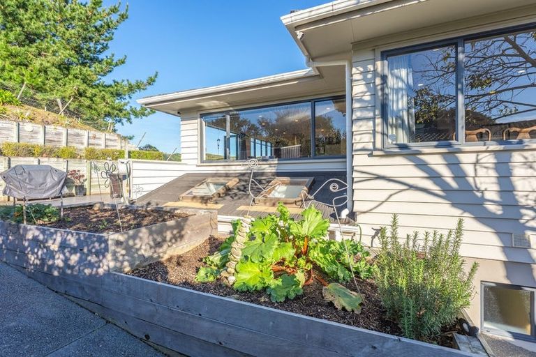 Photo of property in 14 Nugget Grove, Raumati Beach, Paraparaumu, 5032