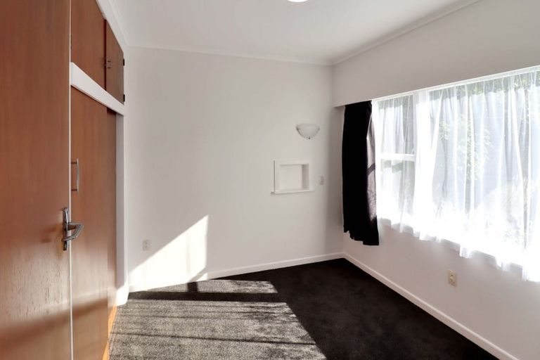 Photo of property in 300 Queens Drive, Lyall Bay, Wellington, 6022