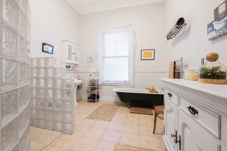 Photo of property in 33 Garfield Road, Helensville, 0800