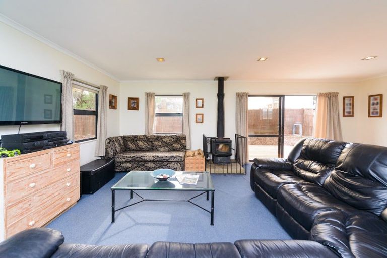 Photo of property in 130 Hillcrest Drive, Kelvin Grove, Palmerston North, 4414