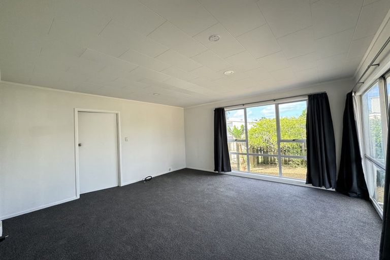 Photo of property in 8 Kopi Place, Massey, Auckland, 0614