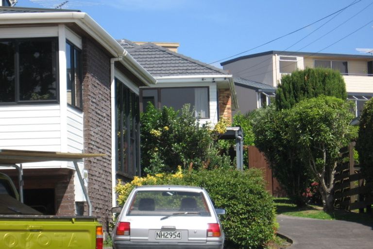 Photo of property in 2/44 Churchill Road, Murrays Bay, Auckland, 0630