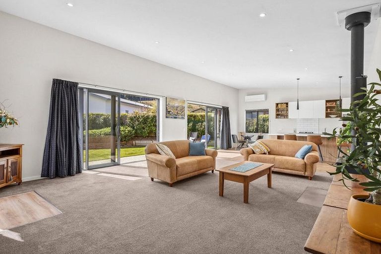 Photo of property in 4 Kahu Close, Wanaka, 9305