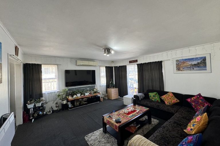 Photo of property in 10 Raglan Street, Mangere East, Auckland, 2024