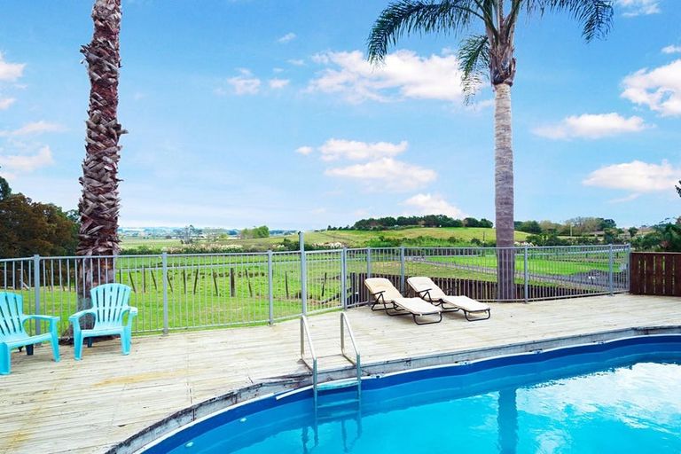 Photo of property in 141 Mangakura Road, Helensville, 0875
