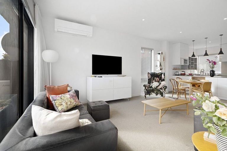 Photo of property in 15/6 Oswald Crescent, Paparangi, Wellington, 6037