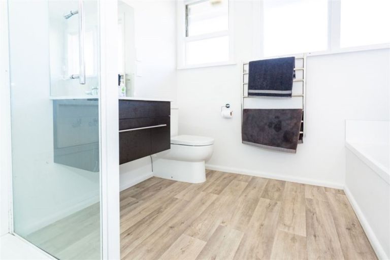 Photo of property in 5 Dunluce Place, Hornby, Christchurch, 8042