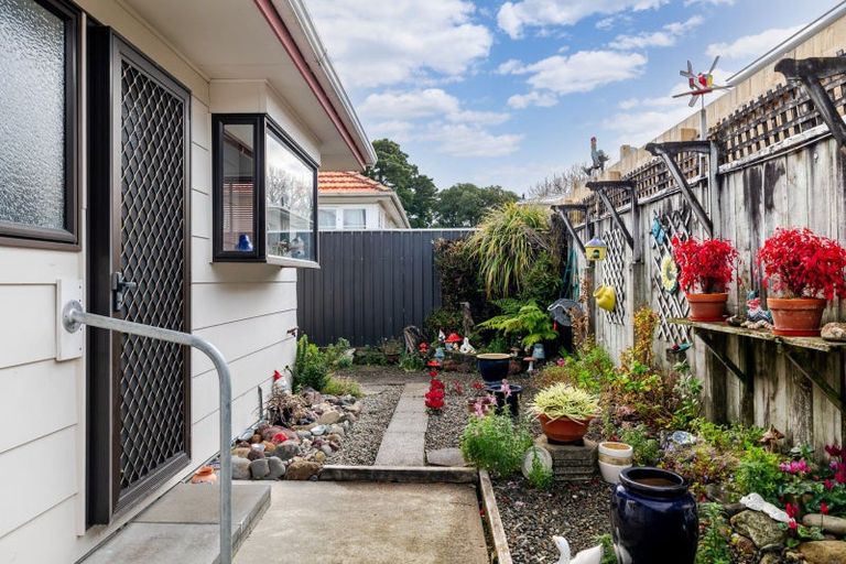 Photo of property in 1 Pinedale Parade, Milson, Palmerston North, 4414